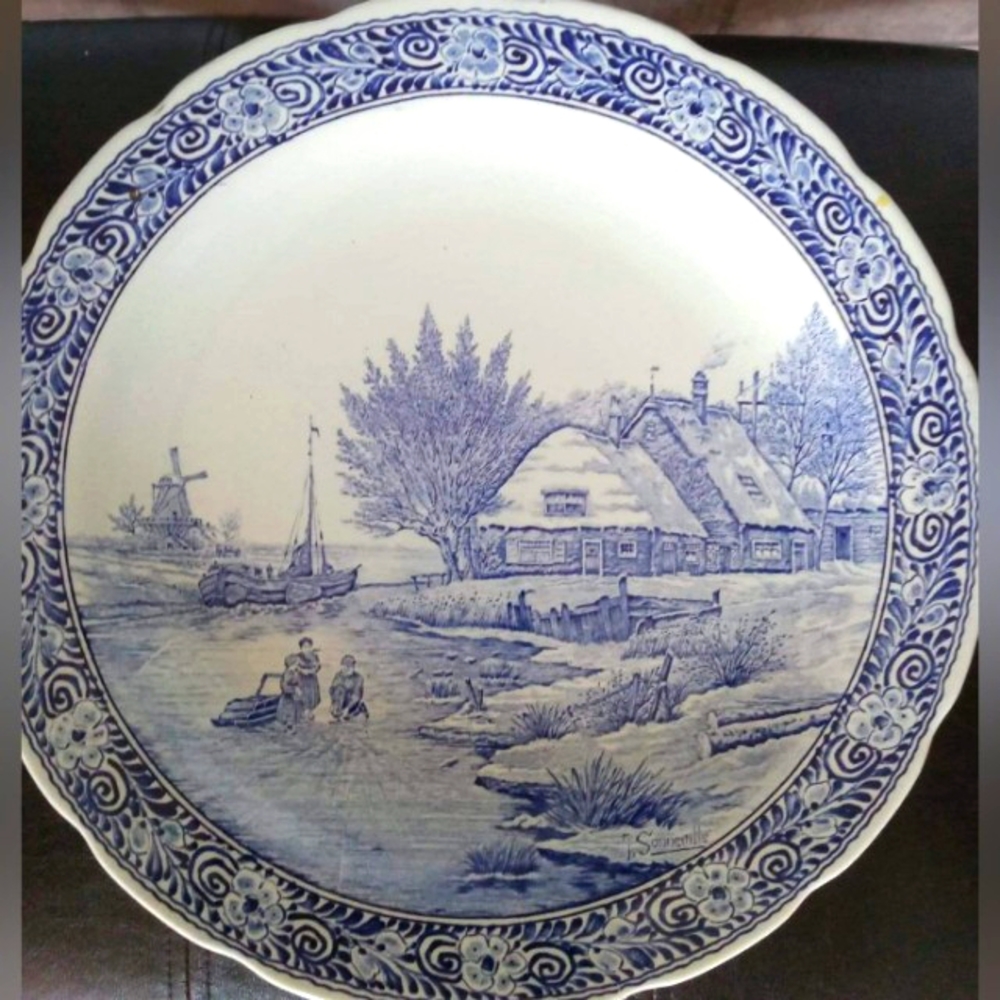 Boch Belguim Delfts Blue Large decorative plate with hanger, for wall decor